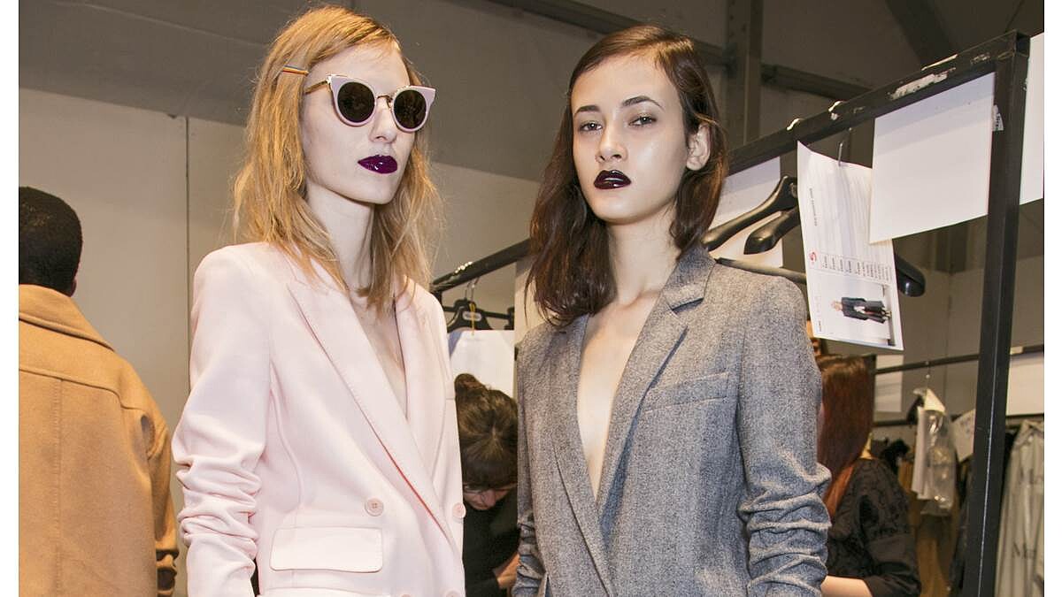 白金鑽石頸鍊、純銀手環、灰色陶瓷腕錶... 打造率性酷女孩的超強氣場！