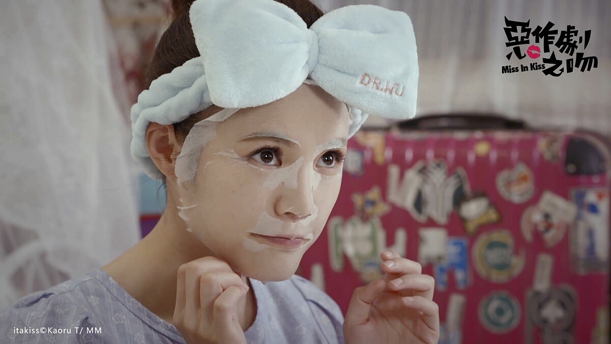 惡吻演員李玉璽、吳心緹敷貼面膜對腳本!把握空擋的速效保養祕技大公開