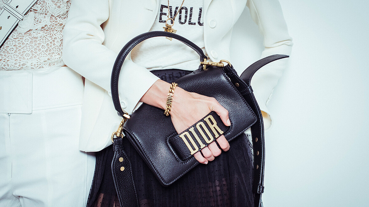 曾經「被消失」，本季強勢回歸～LOGO就是要又大又滿！盤點2017年超潮LOGO單品～