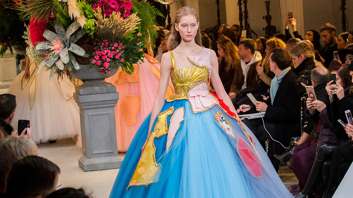 那就再絢爛一次!Viktor & Rolf 2017春夏高訂系列,服裝的華麗重生。