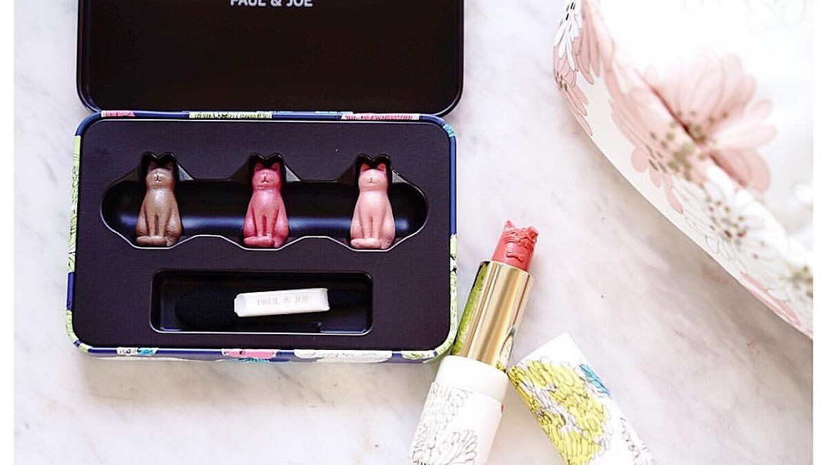 萌爆了！Paul &amp;amp; Joe 15週年限定喵喵彩妝，讓貓咪唇膏戴上了小禮帽，台灣母親節限定販售