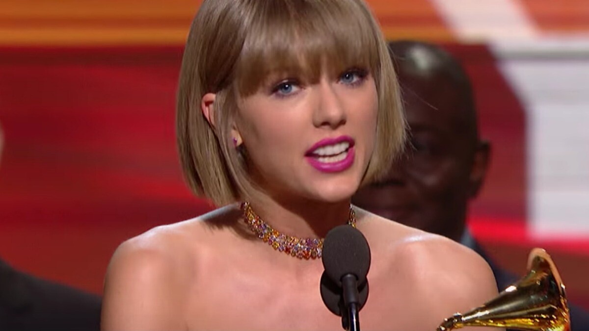 泰勒絲：「總有人想試圖阻撓你的成就，但你只要專心在事業上，不要讓他們扯你後腿。」