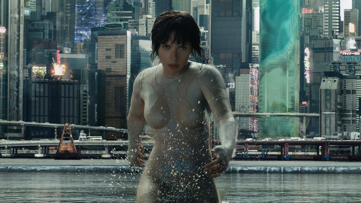 「黑寡婦」史嘉蕾喬韓森化身性感生化人！《攻殼機動隊》大秀姣好身材