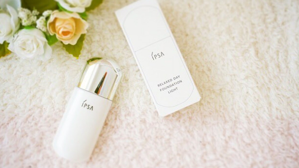 1瓶抵4罐也太省事！不用防曬、隔離、妝前、粉底步驟！IPSA休閒輕粉露慕斯觸感讓肌膚變得好古溜