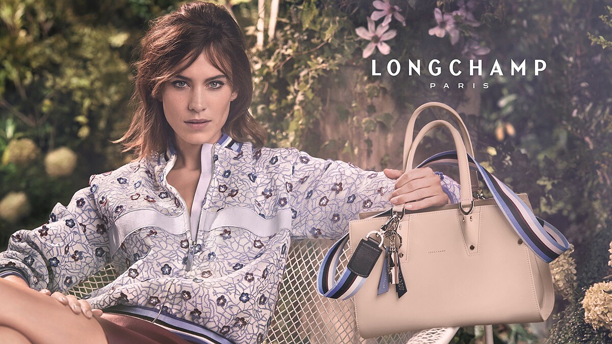 揹上Longchamp 2017春夏手袋！跟著Alexa Chung玩一日巴黎人行程