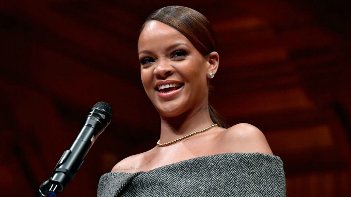 「幫助他人然後不求回報，對我來說就是人道主義。」致力投身慈善，誰能不愛這樣的蕾哈娜