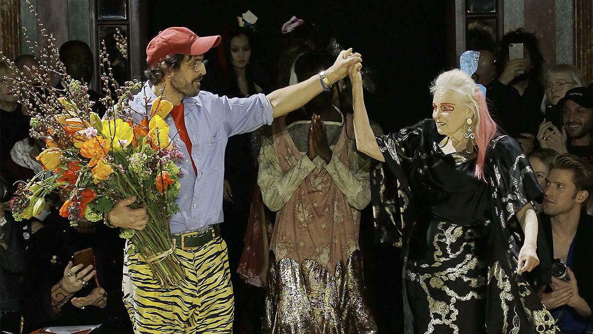 【巴黎時裝週】最霸氣的模特兒！Vivienne Westwood本人親自上陣為2017秋冬系列走秀