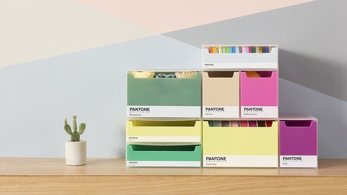 PANTONE x 聶永真生活小物進駐超商集點！玩色收納盒打造辦公桌小亮點