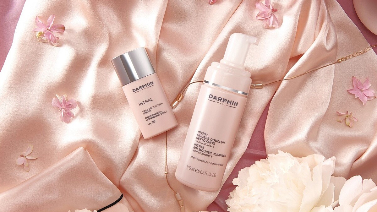從清潔開始對抗空汙！綿密的慕斯質地讓臉變彈潤！Darphin全效舒緩系列再推潔面慕斯、輕透防護隔離霜2名生力軍