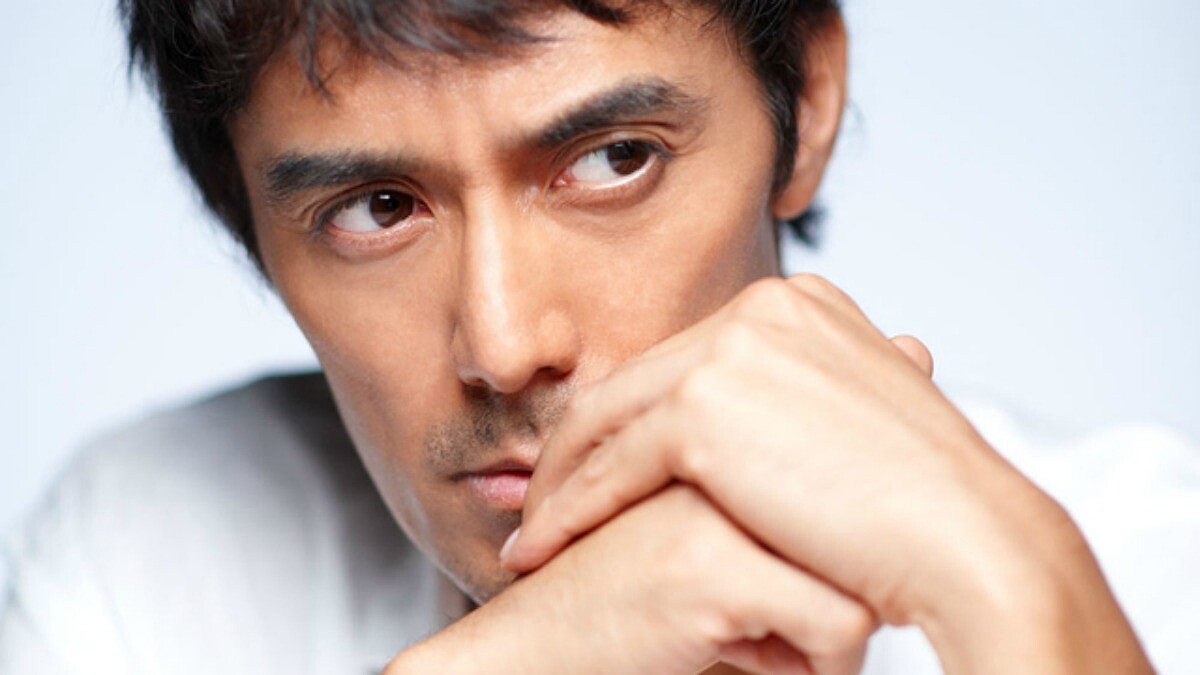 就是歷練才讓他這麼有魅力！年過50還是帥，阿部寬：「經過挫折、繞了遠路之後，會想回到初心再出發。」