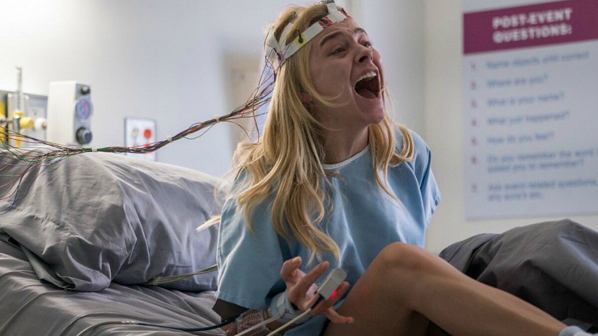 「她的腦子著火了！」真人真事自傳改編，超殺女克蘿伊摩蕾茲動人新片《我發瘋的那段日子》