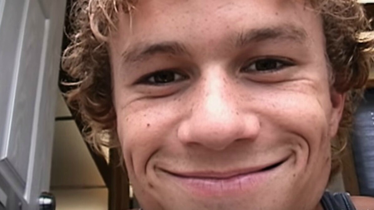 「即使身為一個配角，他還是能搶盡風頭。」希斯萊傑紀錄片滿滿洋蔥，生前珍貴自拍片段曝光