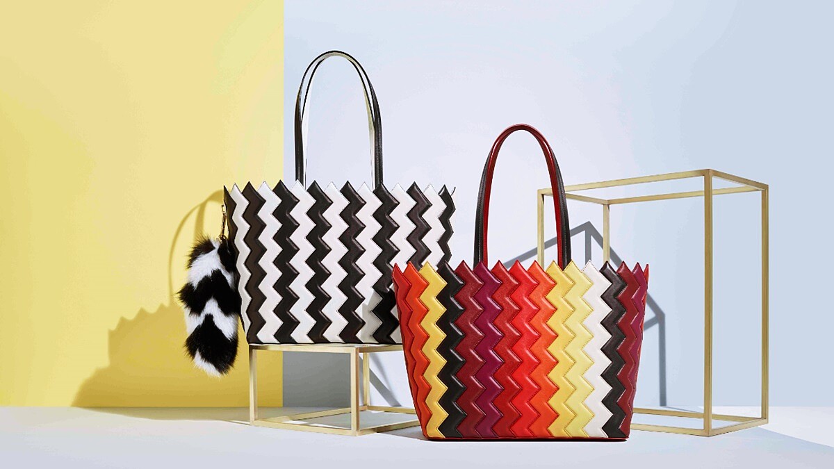 一道無法忽視的閃電彩虹！Ferragamo X Sara Battaglia聯名手袋第二彈來了