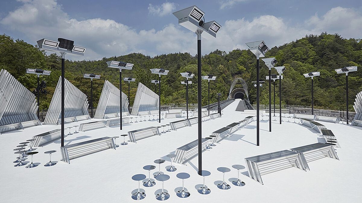 Louis Vuitton路易威登 將對東洋文化的臆想 幻化成2018早春系列的奇幻詩篇