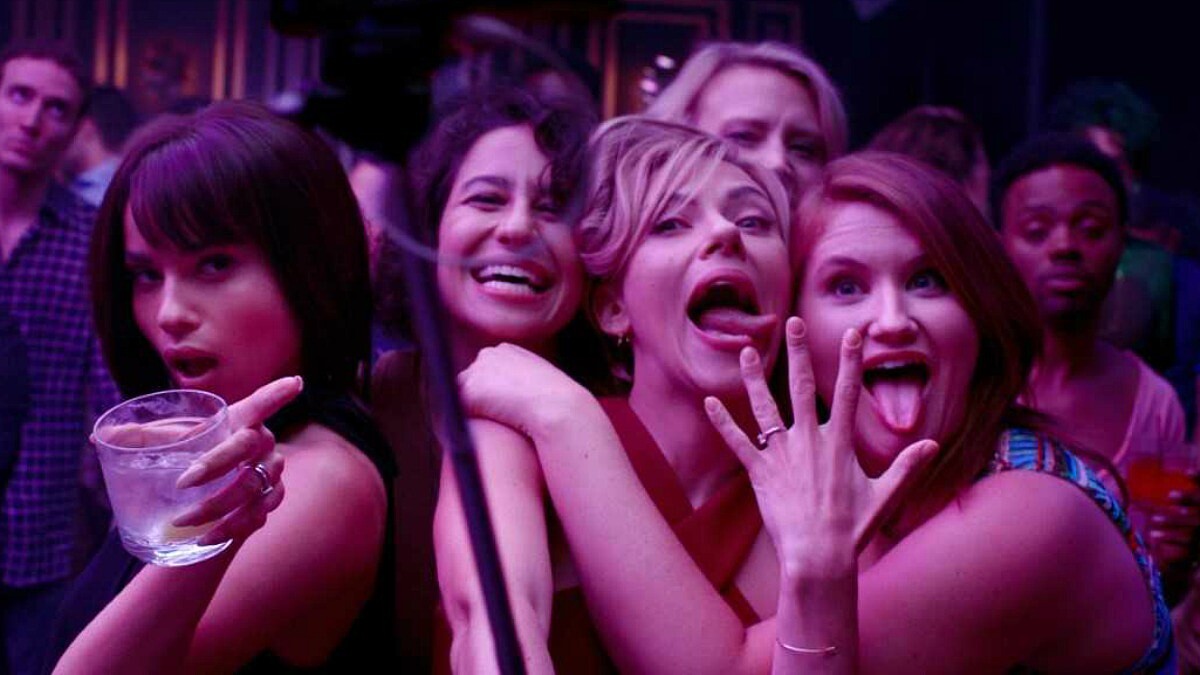 姐最狂！史嘉蕾喬韓森《女狼嗨到趴》超失控單身派對，與姐妹淘不醉不歸