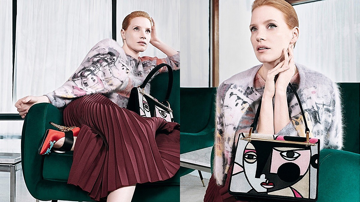 Jessica Chastain優雅詮釋！PRADA Cartella復古天鵝絨方包上的神秘女人臉龐原來代表著...