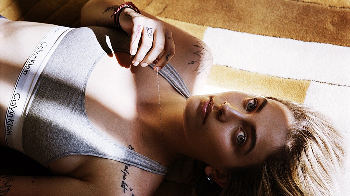 米莉芭比布朗高演技拍Calvin Klein新作!大咖詮釋空靈系樂團THE xx單曲MV