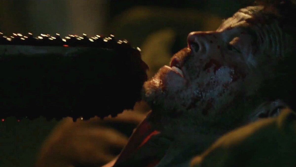 毛骨悚然的電鋸聲又回來了！「德州電鋸殺人狂」前傳《皮革臉Leatherface》血腥回歸