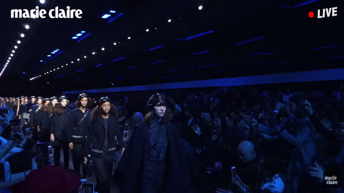 Dior 秋冬大秀好 Blue，進攻2017秋冬最時髦的顏色！【巴黎時裝週】