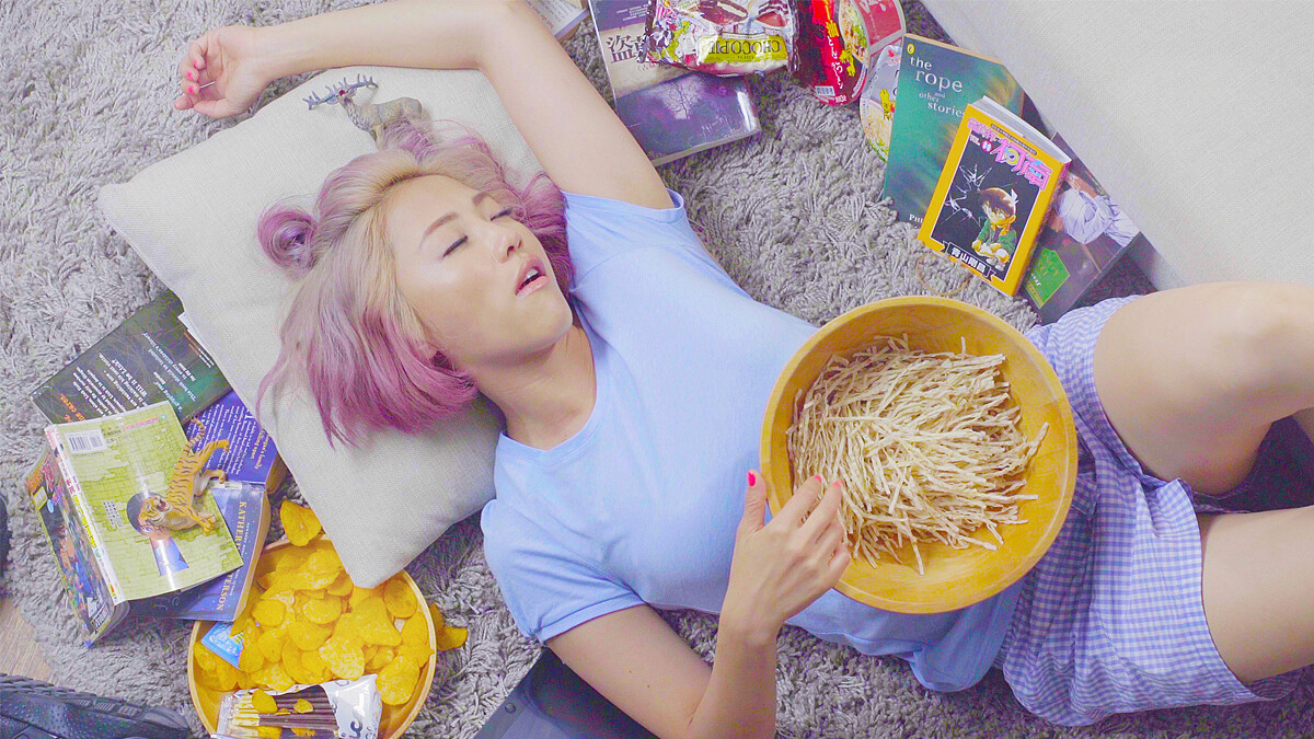 慵懶美人的保養靠山，躺著就能養出一臉美肌光采