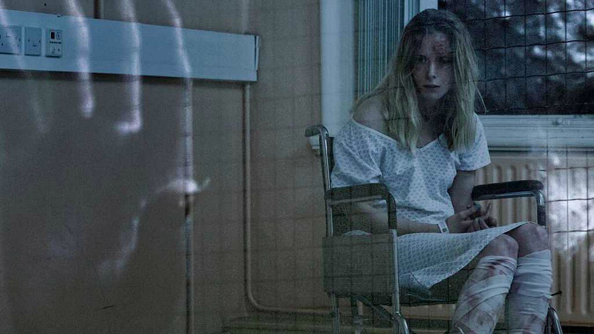 指甲刮玻璃的恐怖高頻!《暗夜鬼抓床》挑戰聲音恐懼極限