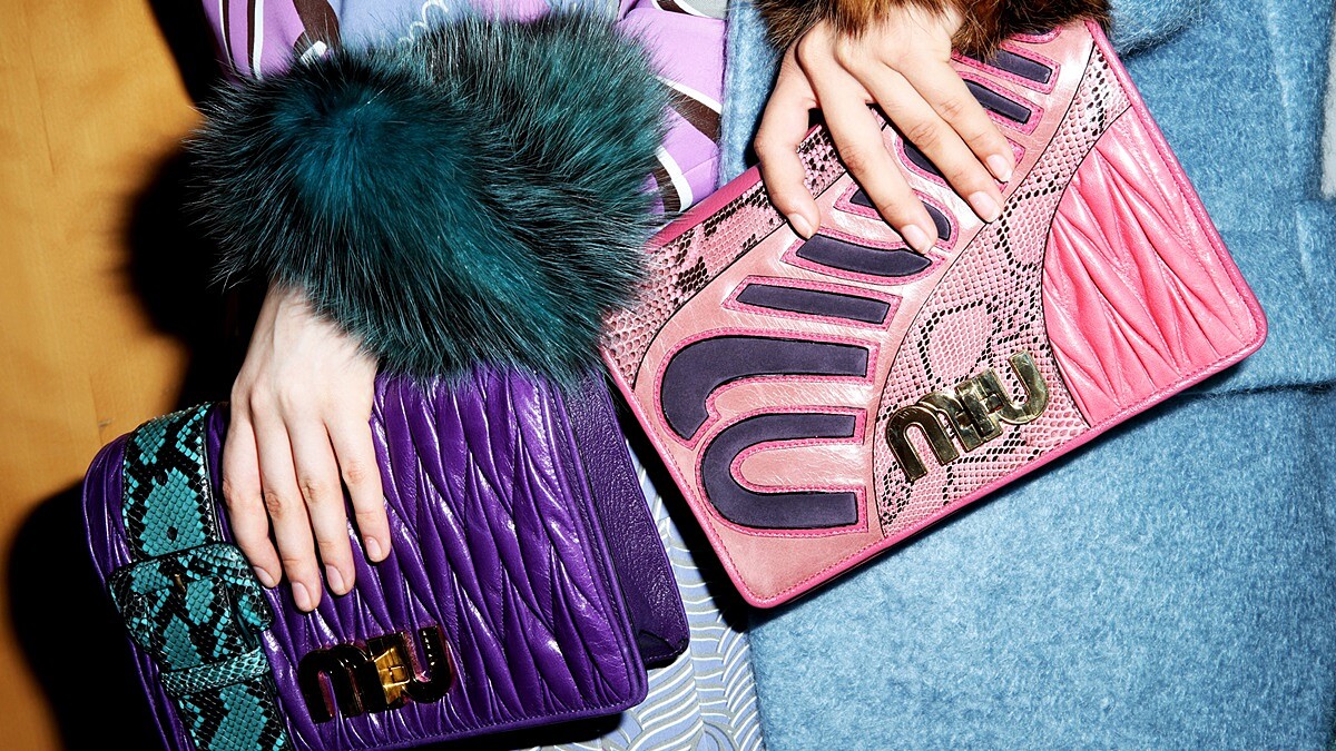 五種珍稀皮革玩拼接！Miu Miu全新推出皺褶手拿包My Miu Bag