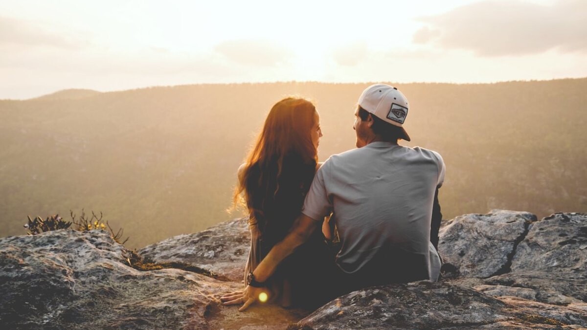 別再糾結了，男生這8個反應代表他喜歡妳！