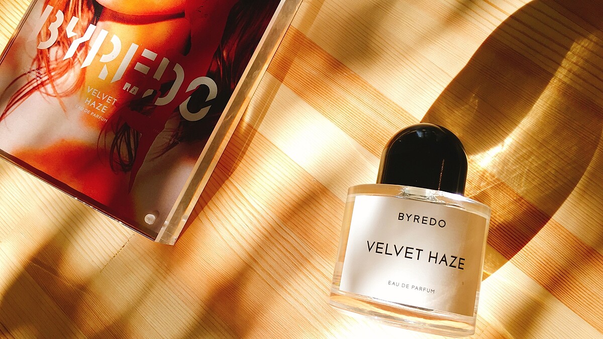 聞進秋季大地的溫暖與朦朧，以嬉皮為靈感，帶點迷幻感的BYREDO絲絨迷霧淡香精