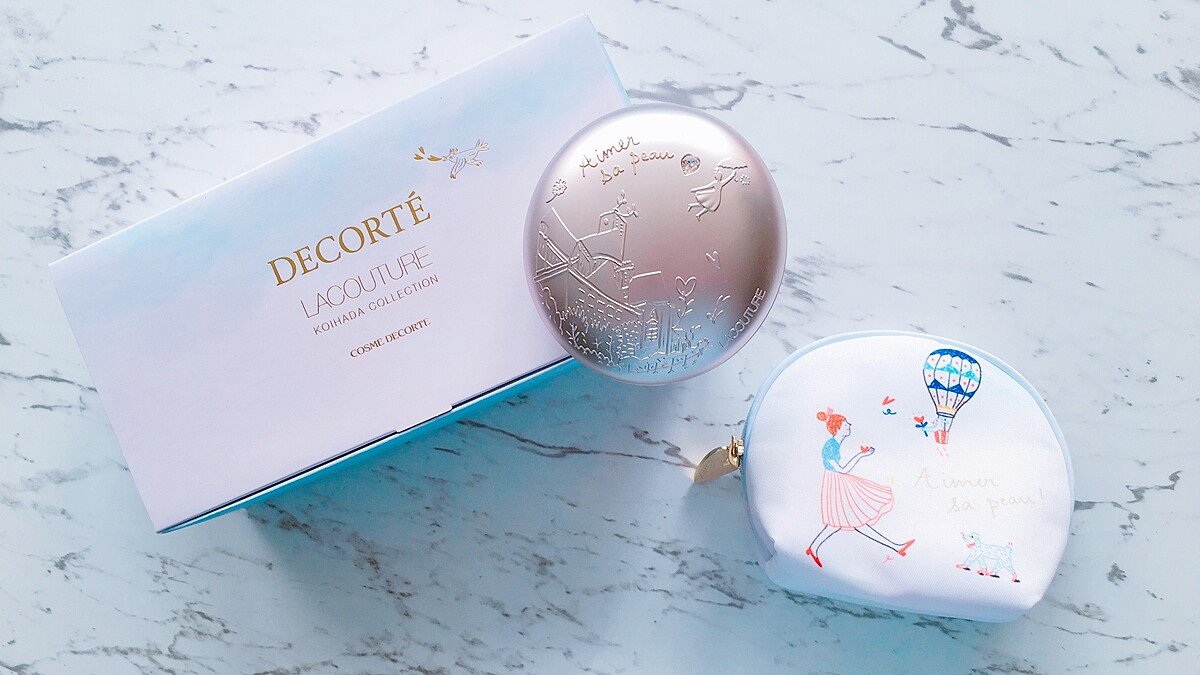 壓印著巴黎街頭的玫瑰金外盒！黛珂限定舞輕粧柔光亮妍蜜粉底，法式插畫風太迷人