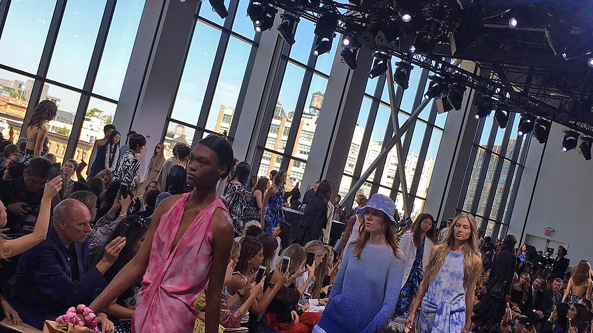 【紐約時裝周】楊冪、趙又廷齊聚紐約！Michael Kors春季系列，完美結合都市輪廓與度假風情