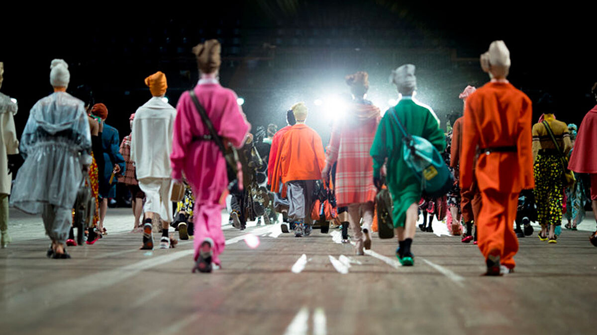 【紐約時裝周】時裝周最安靜也最精彩的句點！沒有音樂、大頭巾…關於Marc Jacobs大秀的所有靈感細節