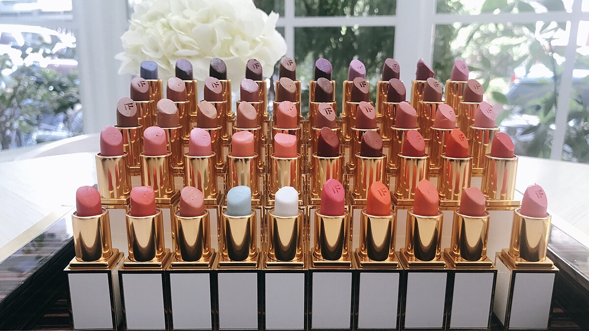 這次換成女神的名字,安海瑟薇、史嘉莉喬韓森都在裡面!TOM FORD迷你白管系列GIRLS唇膏50色10月台灣登場