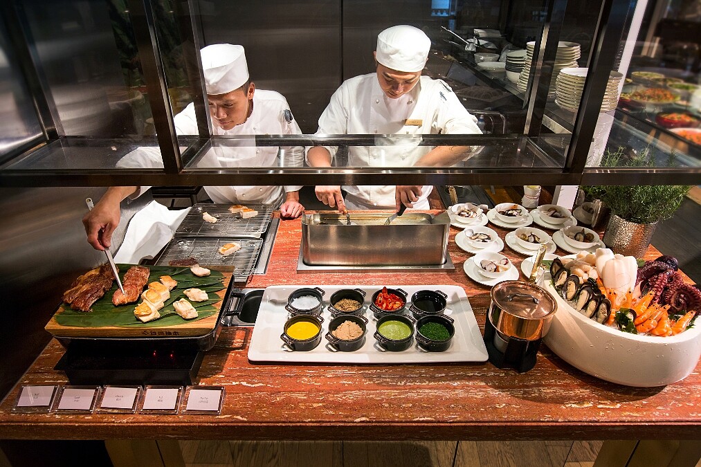 絕對擄獲海鮮控的心！海陸雙重食尚饗宴 「文華Café 晚間饗．吃．吧」