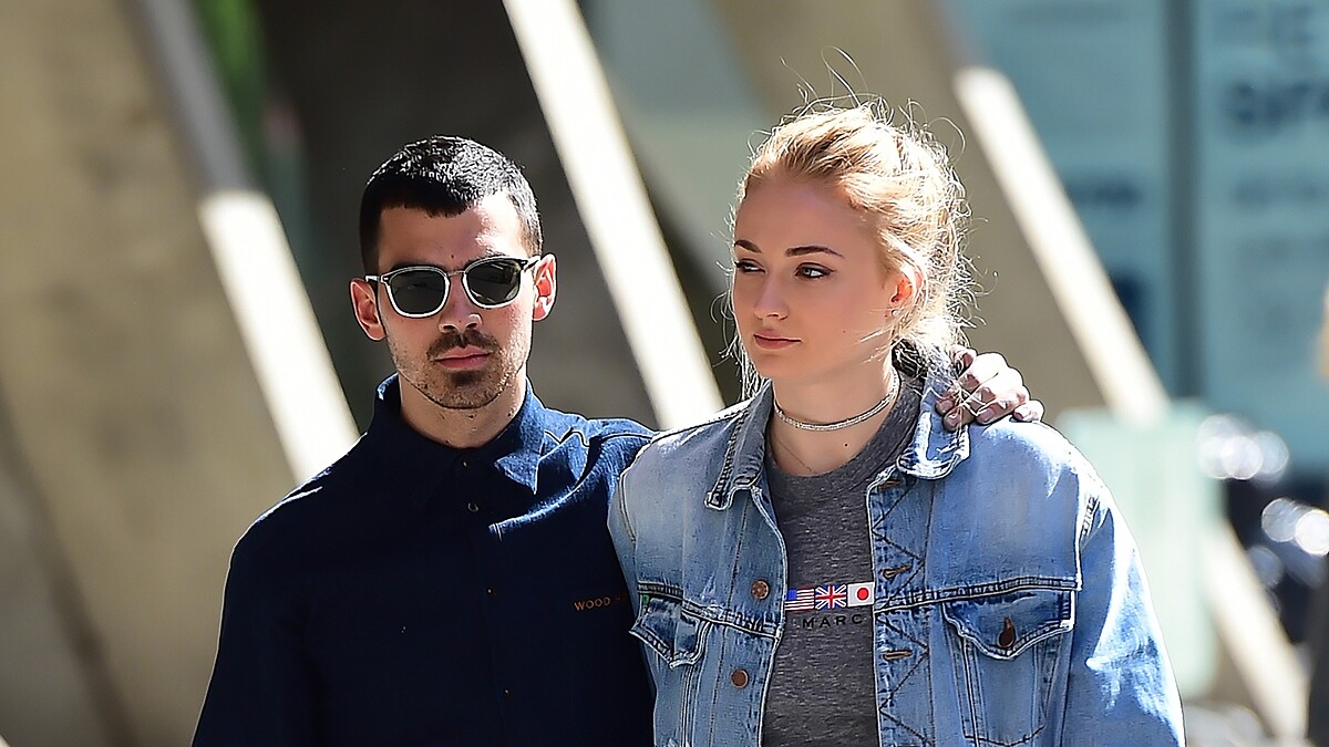 《冰與火之歌》戀愛運超旺！珊莎史塔克與DNCE主唱喬強納斯IG宣布訂婚！