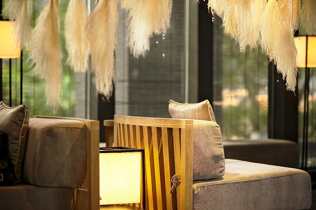 收錄秋日 芒草、露珠和月光印象 礁溪晶泉丰旅一改夏季花園景象