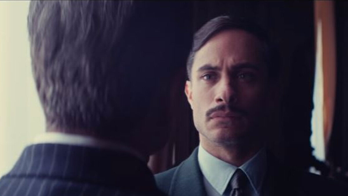 墨西哥演技派型男主演！角逐2017奧斯卡最佳外語片，《追緝聶魯達》一段諾貝爾大文豪的亡命史詩