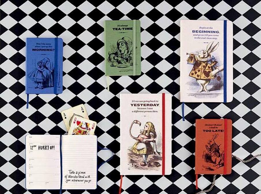 大英圖書館授權愛麗絲夢遊仙境首版插畫 Moleskine 年度主題手札白雪公主經典滾石樂團單寧繽紛風格 首次快閃店登場