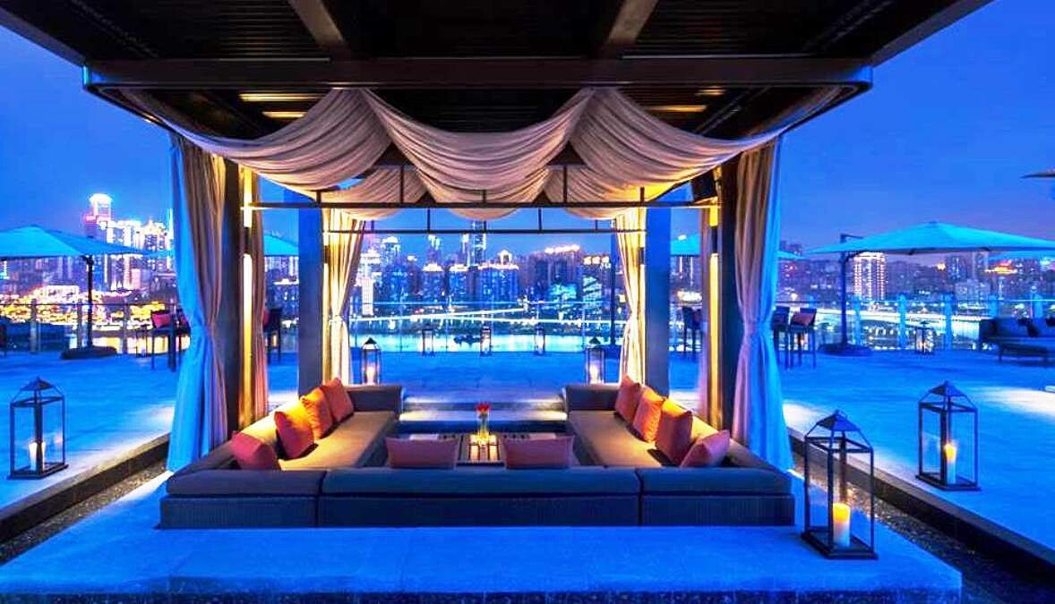 凜冬山城邂逅山茶花 絕美重慶麗晶酒店擁溶如墨山水景致