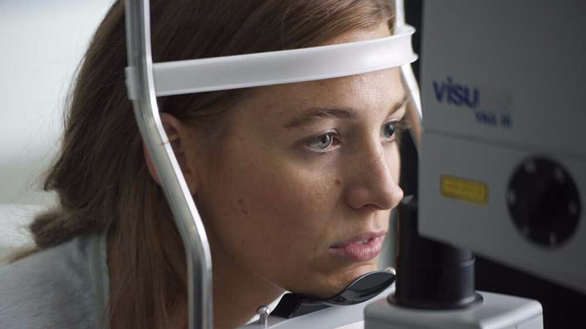 「我看不見時你比較愛我嗎？」花邊教主布蕾克萊芙莉主演驚悚新片《盲女驚心》，首度大尺度全裸