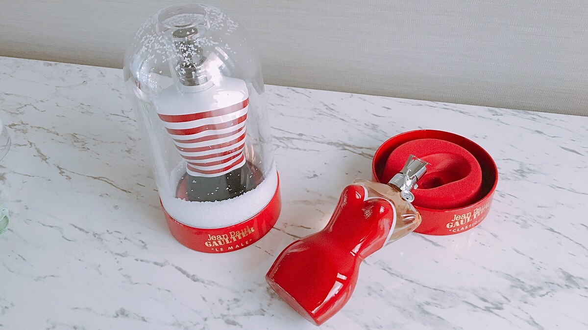 「把香水藏在聖誕水晶球裡，轉動時有片片雪花落下」今年最適合情侶送禮的高堤耶限定耶誕對香