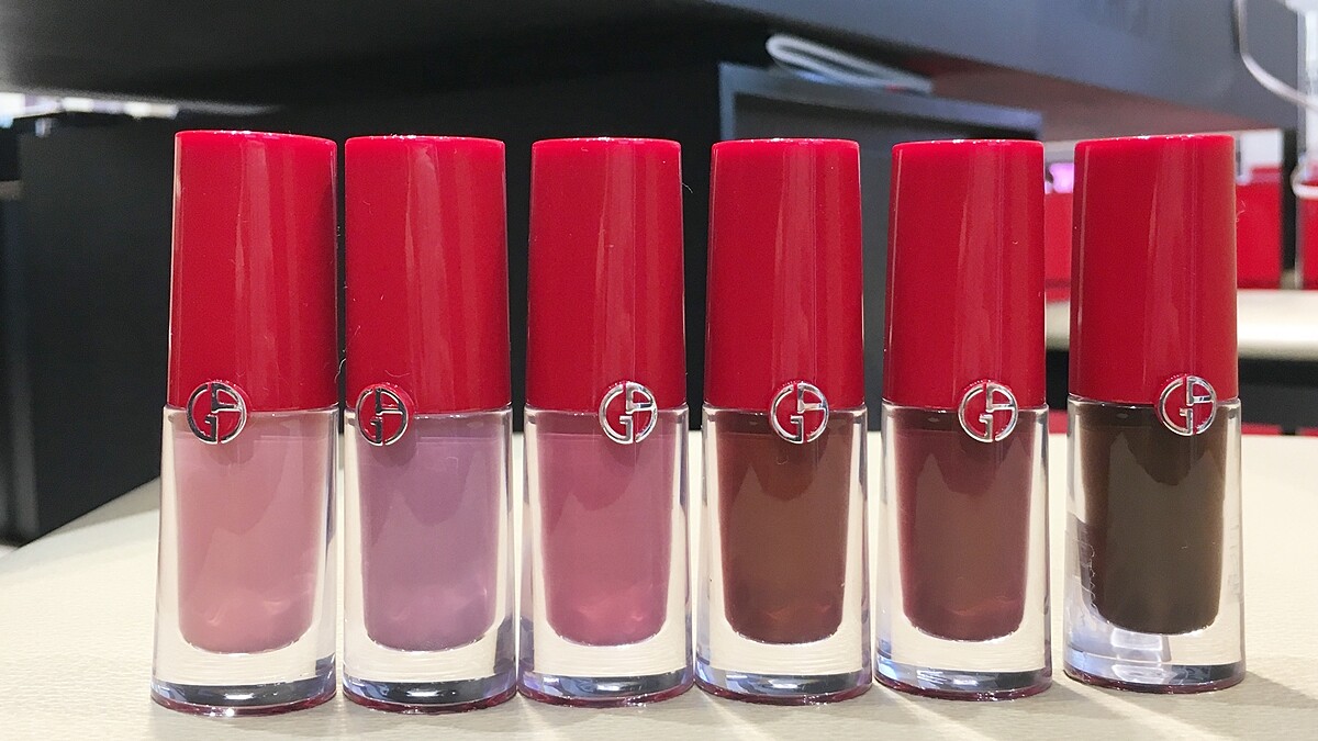 Giorgio Armani空氣唇露即將有新色！除了韓國搶翻天的#510悸動玫瑰色之外，還有奶茶、酒紅、土色都在2017聖誕彩妝裡