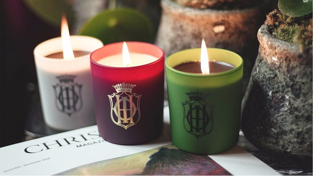 「繽紛霧面瓶身、鮮豔配色配上燙金家徽」意外有現代感的Sisley隱藏版限定香氛蠟燭，台灣首度曝光 