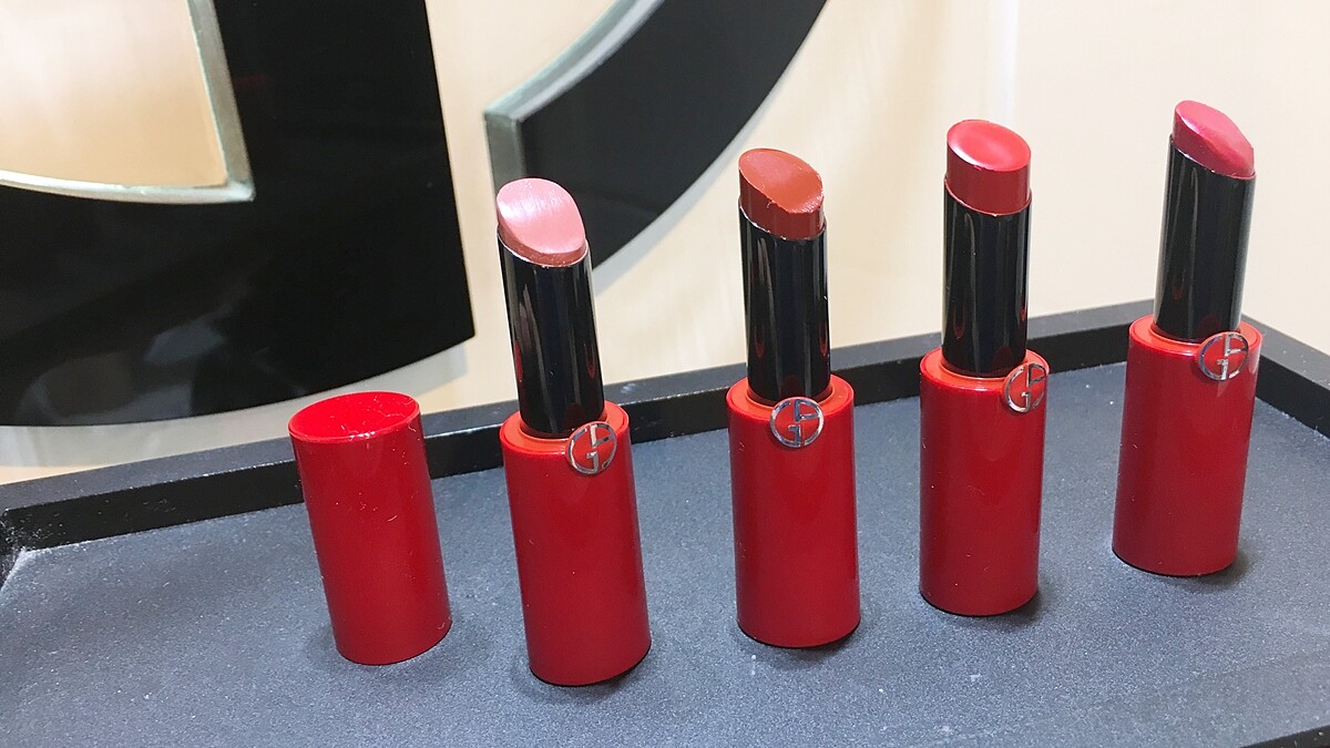 越擦越潤澤、緞光好迷人！Giorgio Armani奢華訂製緞光水唇膏還可以用來疊擦、撞色，熱門色變化用法大公開