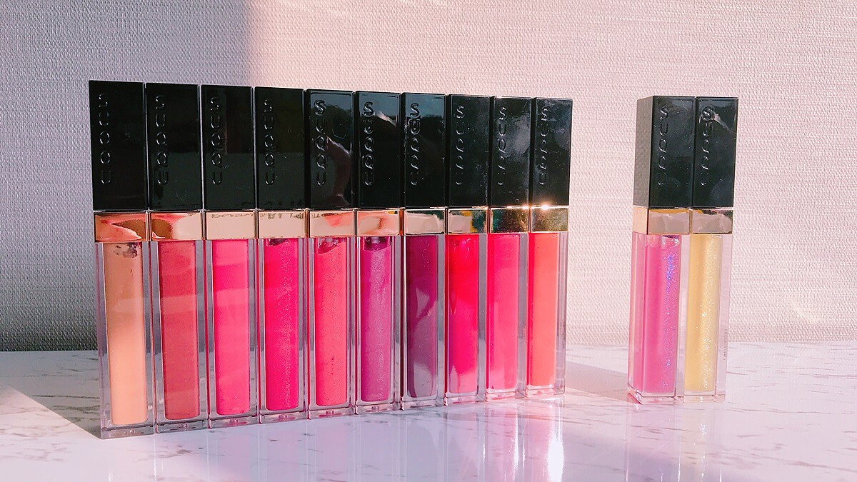 「15年來首次推出唇蜜系列，#101艷葡萄、#102艷檸檬讓嘴唇變得又豐滿又想親」SUQQU推出金彩˙精彩春季限定彩妝