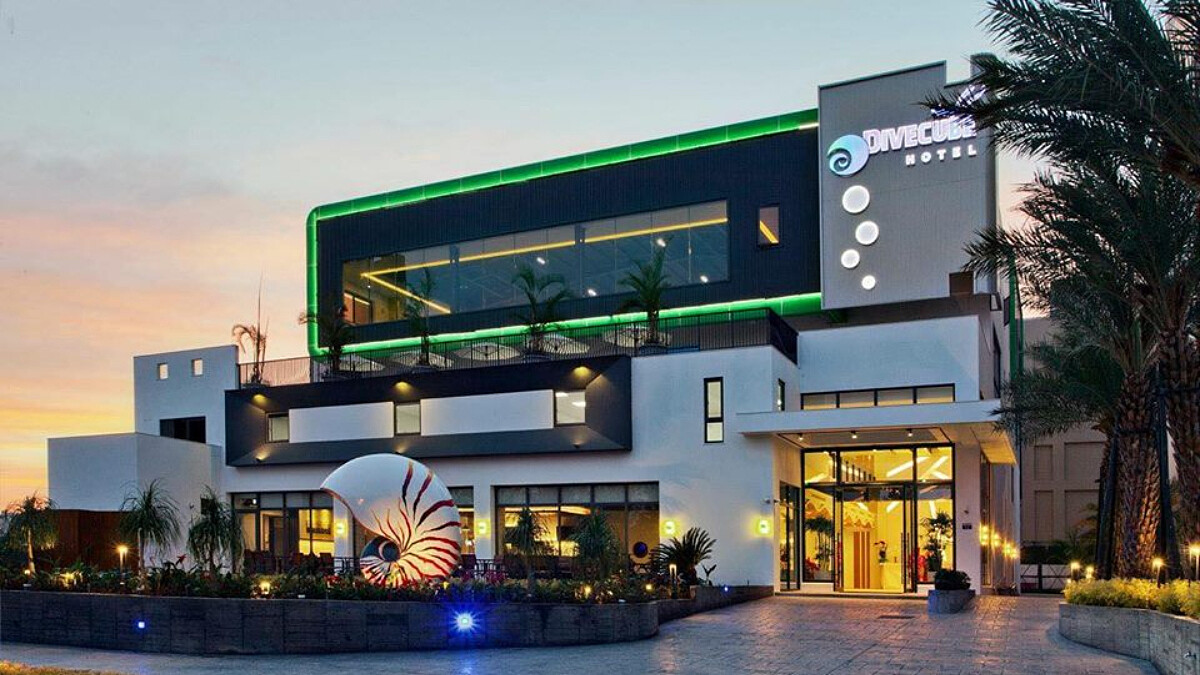 就在台中！亞洲首座潛水旅館「潛立方」，化身美人魚就是這麼簡單~