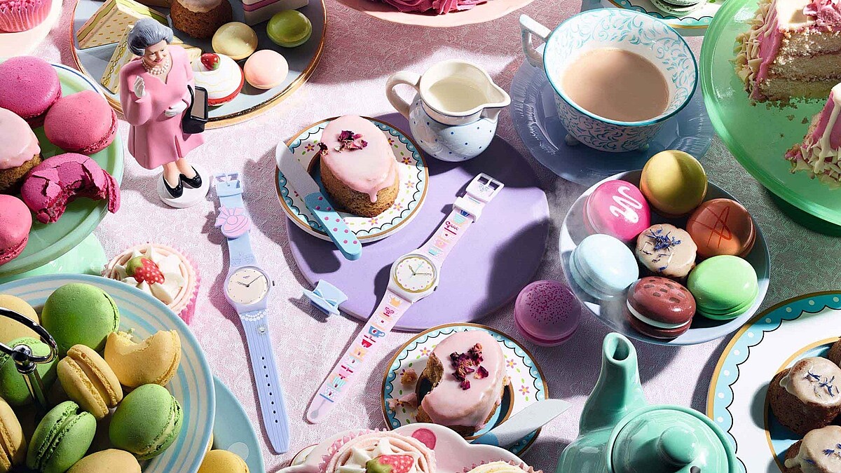 英國雙層巴士降臨台北街頭!Swatch春夏系列腕錶打造英式幽默印花圖騰