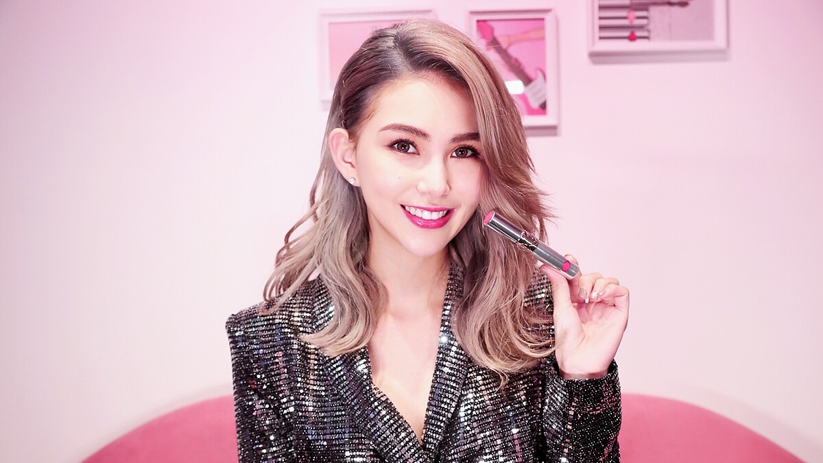 昆凌：出席派對我會擦上「亮色」口紅用來提亮氣色，平時趁敷面膜時偷偷敷到嘴唇