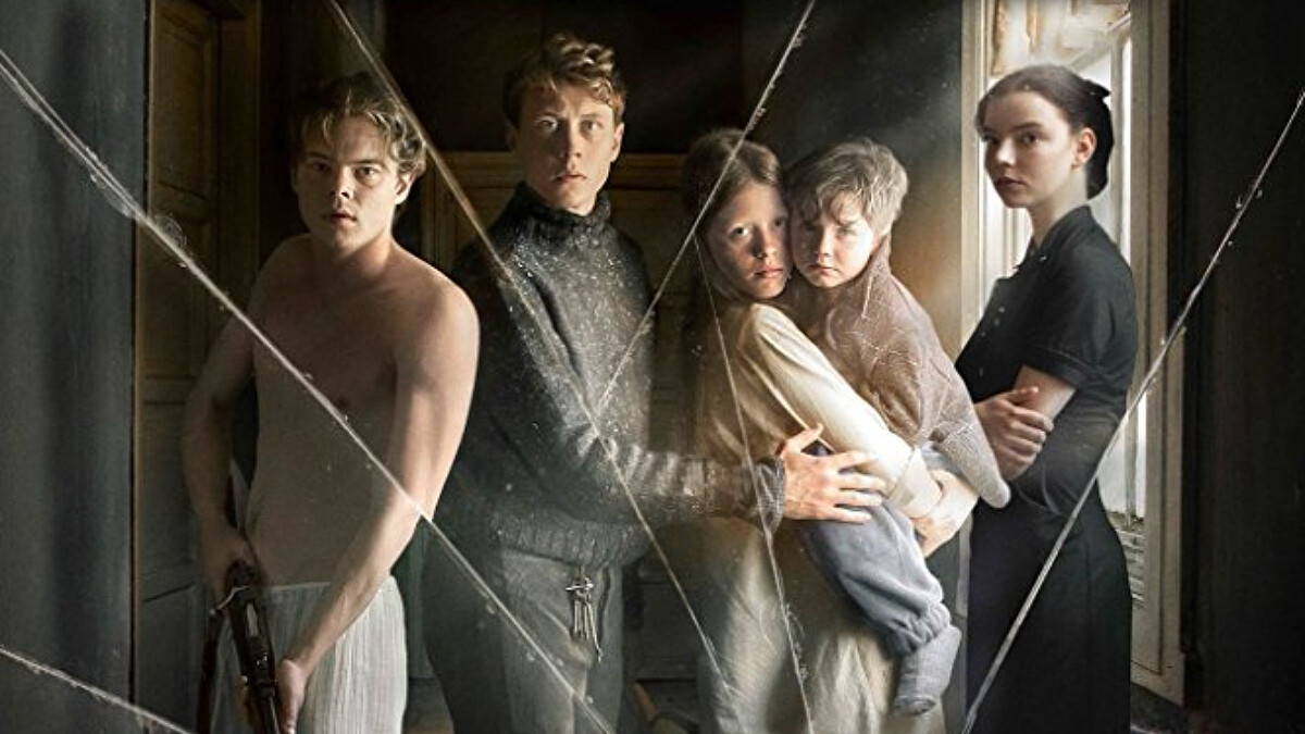 失去摯愛的母親、相互扶持的4個兄弟姊妹.....《分裂》安雅泰勒喬伊演出恐怖驚悚新片《Marrowbone》