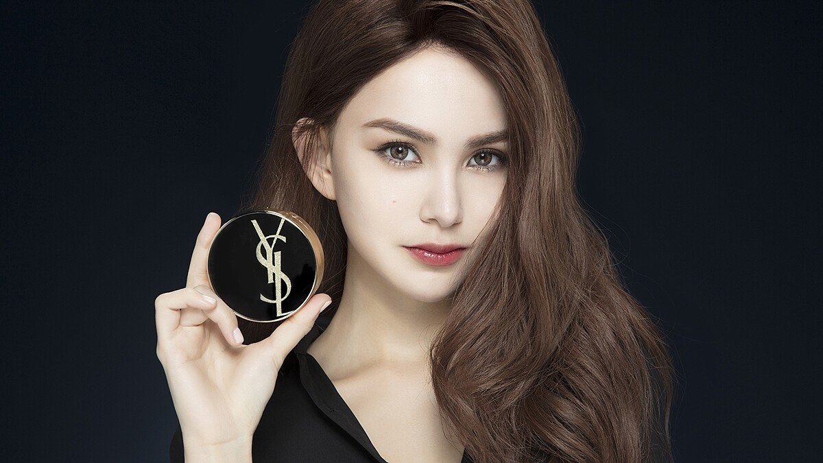 昆凌絕美演繹YSL！搭上恆久完美氣墊粉餅經典LOGO版速配指數百分百