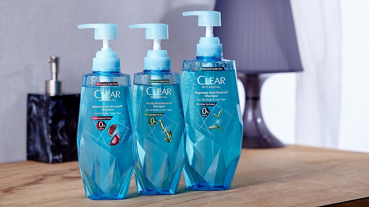 好想跟小S一樣盡情撥髮不飛屑啊！用了「鑽石小藍瓶」，隨時都感覺頭皮深呼吸、雪花退散～